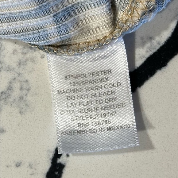 Pie in the Sky retro looking crop top with side cords to adjust length - Picture 5 of 6